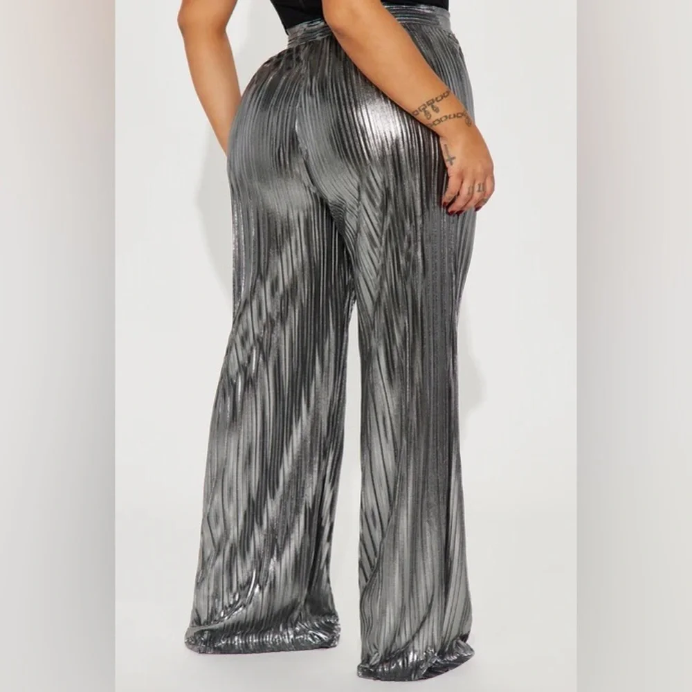Party Up Metallic Plisse Pant - Silver - Picture 9 of 9
